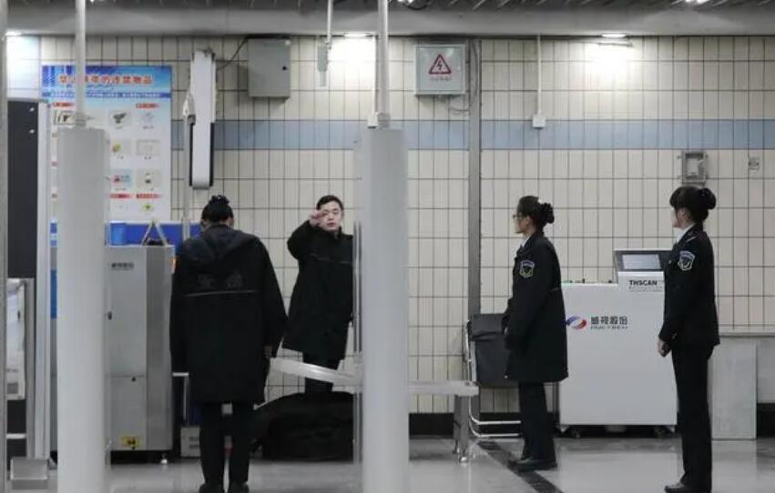 安家門廠家解答：手機(jī)安檢門對(duì)人體有輻射嗎？